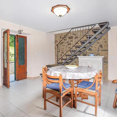 Stunning In With Kitchen בית נופש